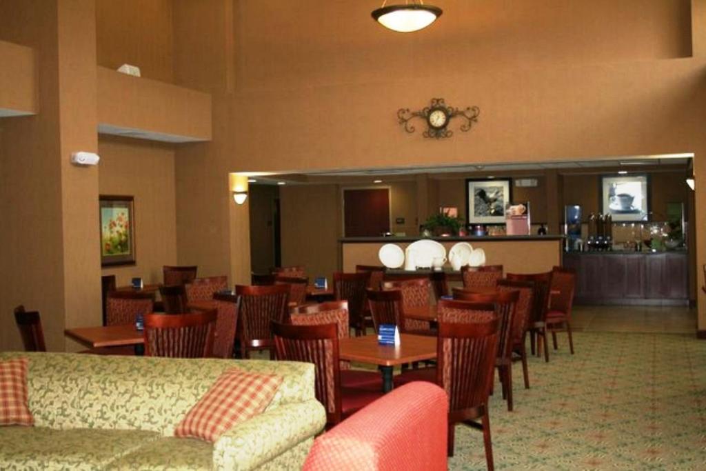 Hampton Inn & Suites St. Louis - Edwardsville - image 5