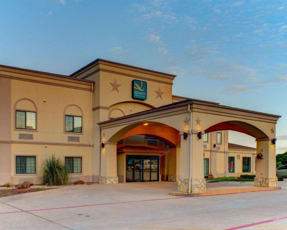 Quality Inn & Suites - Glen Rose - image 6