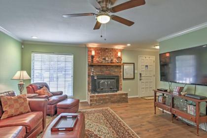 Southern Glen Rose Ranch House - Walk to Downtown! - image 5