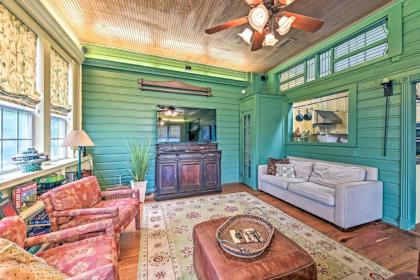 The Lilly House Historic Glen Rose Getaway! - image 5