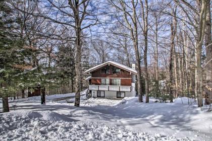 Swiss-Style Chalet with Fireplace - Near Story Land! - image 12