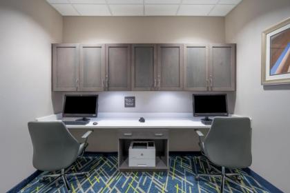 Hampton Inn & Suites Glenarden/Washington DC - image 14