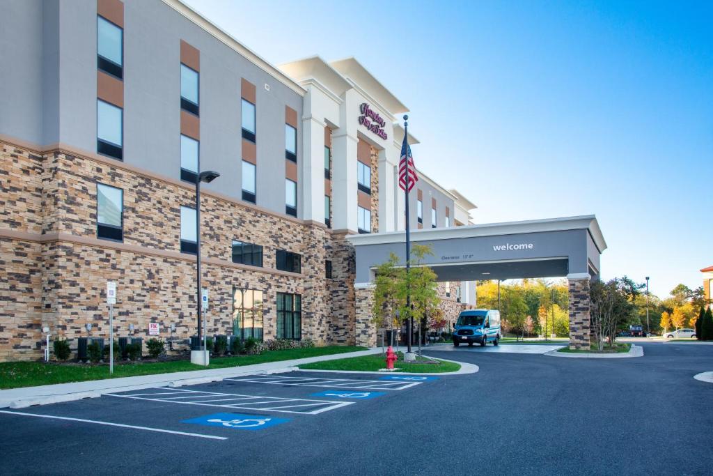 Hampton Inn & Suites Glenarden/Washington DC - image 4