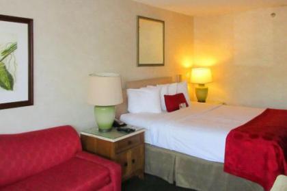 Quality Inn Glendale at Arrowhead Towne Center - image 5