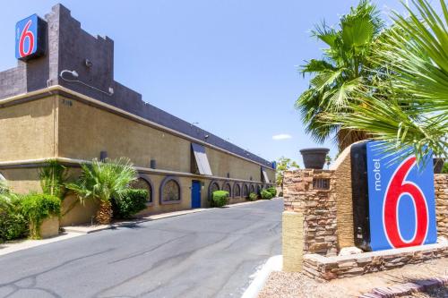 Motel 6 Glendale AZ - main image