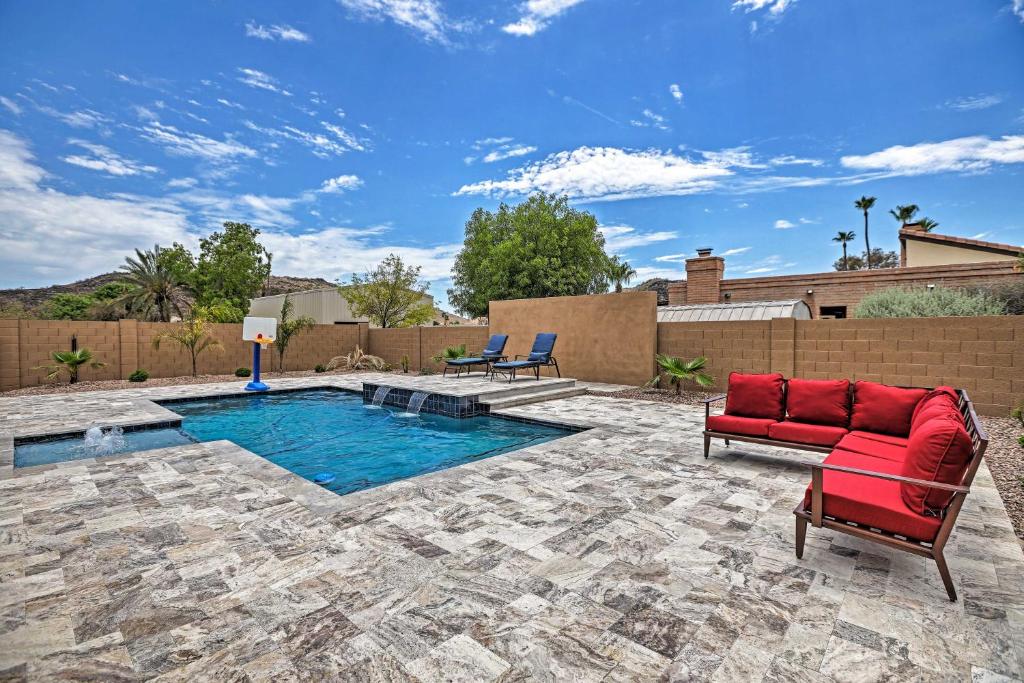 Pet-Friendly Glendale Home with Pool and Putting Green - main image