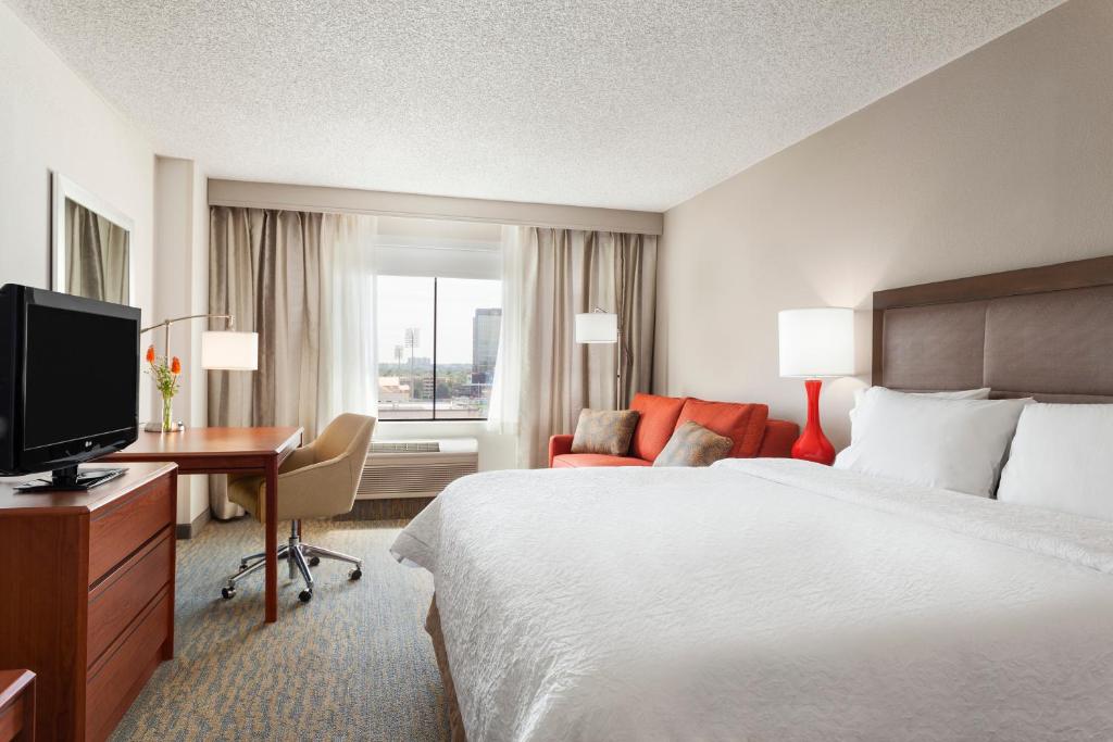 Hampton Inn & Suites Denver-Cherry Creek - main image