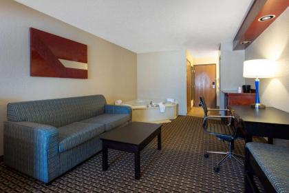 Ramada by Wyndham Glendale Heights/Lombard - image 12