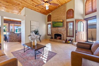 Upscale Phoenix Oasis with Private Pool and Spa! - image 11