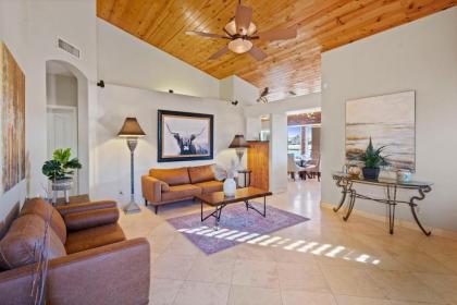 Upscale Phoenix Oasis with Private Pool and Spa! - image 12