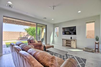 Glendale Home with Putting Green and Pool Access! - image 1