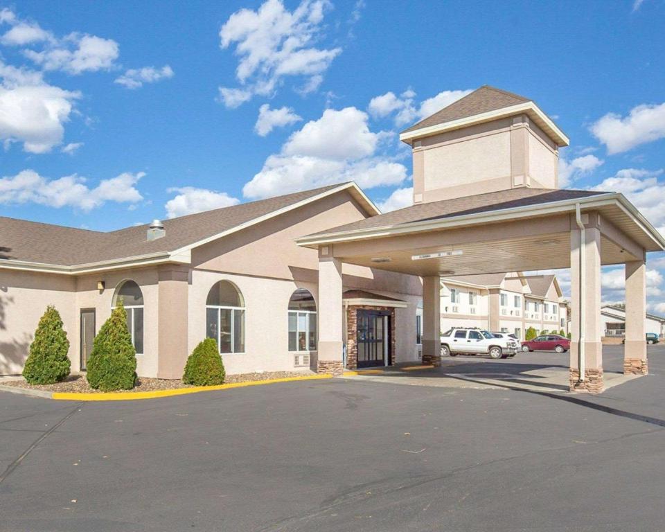 Comfort Inn Glendive - main image