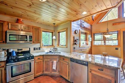 Quiet Adirondack Cabin on Private Lake! - image 6