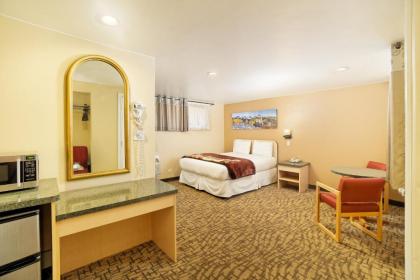 Glenwood Springs Inn - image 12