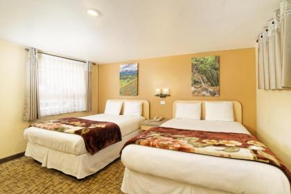 Glenwood Springs Inn - image 15