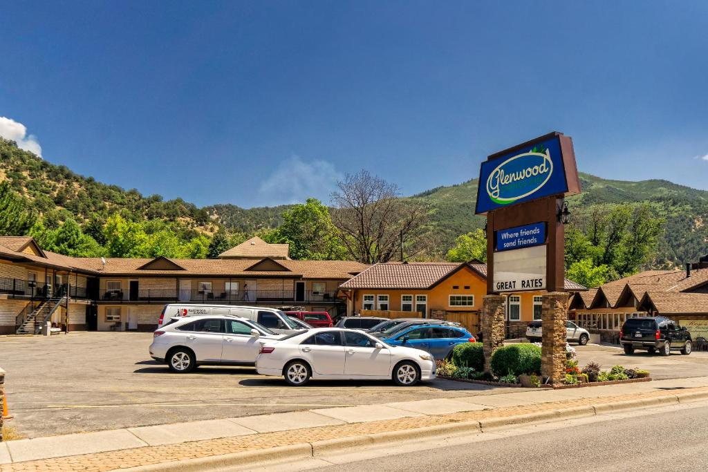 Glenwood Springs Inn - image 7