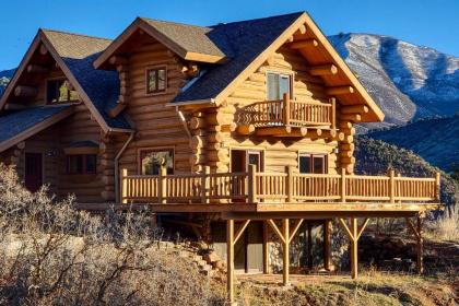 Spacious mtn Retreat with Deck Hike and Explore