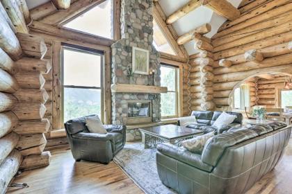 Spacious Mtn Retreat with Deck Hike and Explore! - image 3