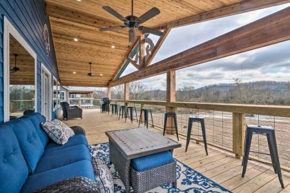 Upscale Riverfront Home with Beach and Fire Pit Arkansas