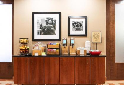 Hampton Inn Gloucester - image 3