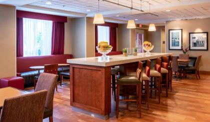 Hampton Inn Gloucester - image 7