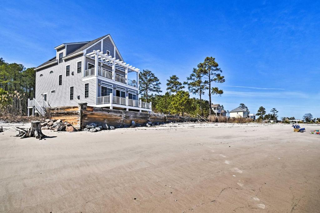 Waterfront Mobjack Bay Beach House in Gloucester! - main image