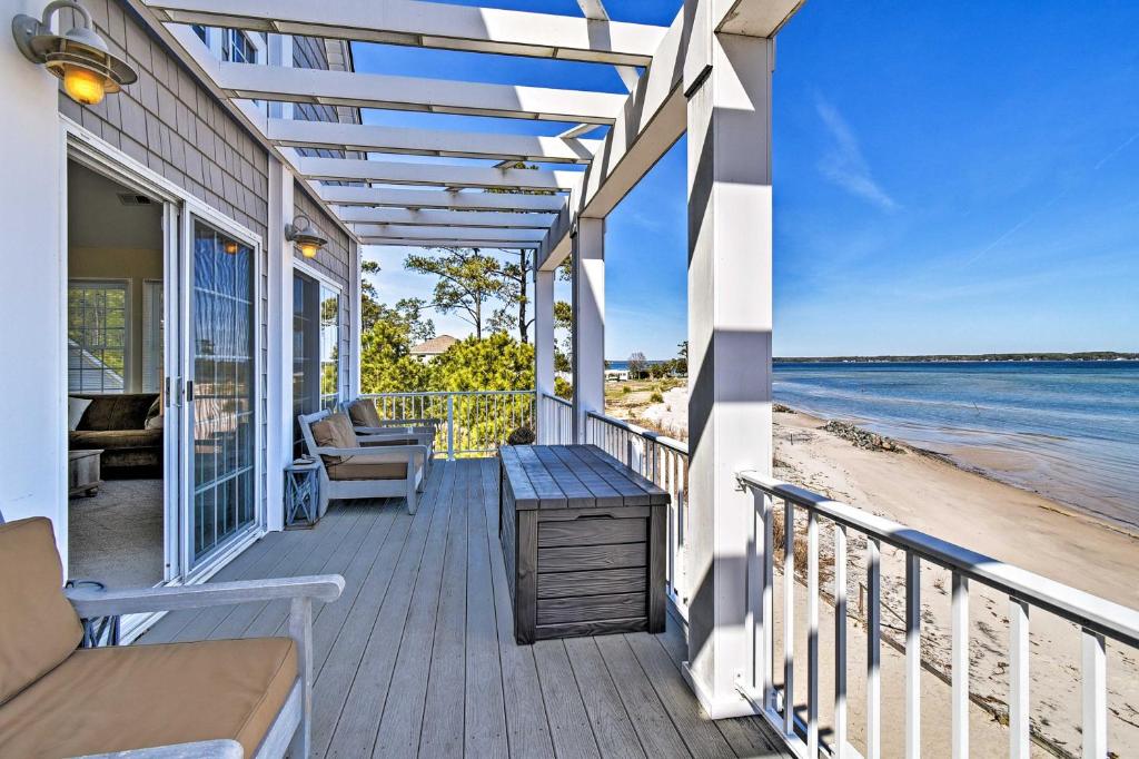 Waterfront Mobjack Bay Beach House in Gloucester! - image 5