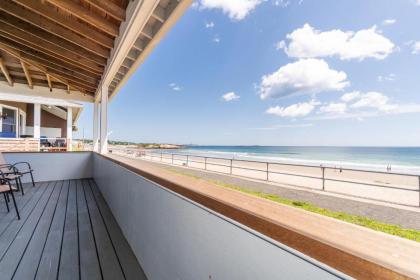 Ocean Front Cottage - Long Beach