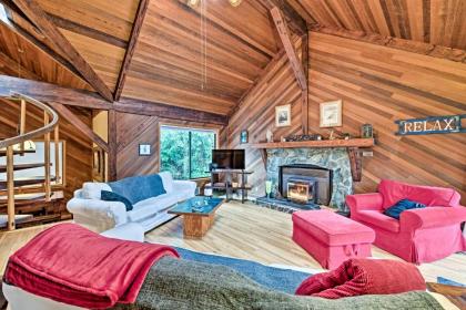 Riverfront Gold Bar Cabin with Deck and Mountain Views - image 12