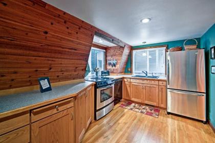 Riverfront Gold Bar Cabin with Deck and Mountain Views - image 7