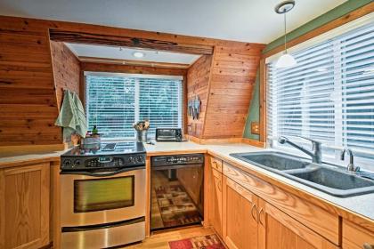 Riverfront Gold Bar Cabin with Deck and Mountain Views - image 9