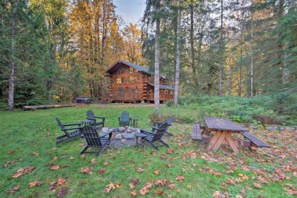 Custom Riverfront Log Home near Stevens Pass! - image 15