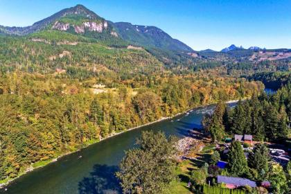 New! Riverfront Cabin near Hiking and Stevens Pass - image 5