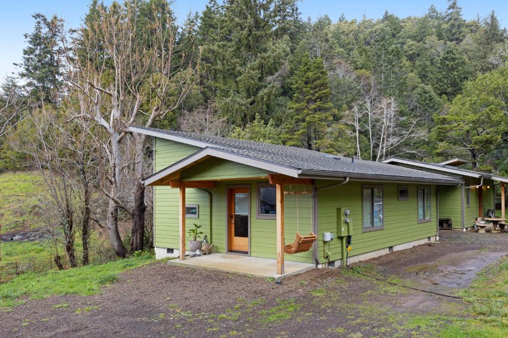 2 Bed 1 Bath Vacation home in Gold Beach - main image