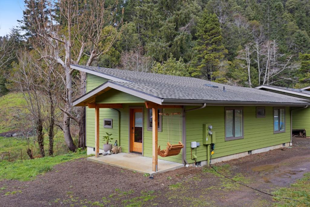 2 Bed 1 Bath Vacation home in Gold Beach - image 2