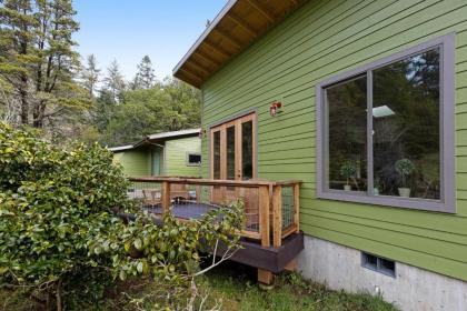 2 Bed 1 Bath Vacation home in Gold Beach - image 3