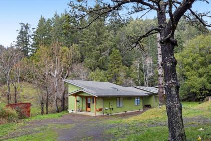 2 Bed 1 Bath Vacation home in Gold Beach - image 4