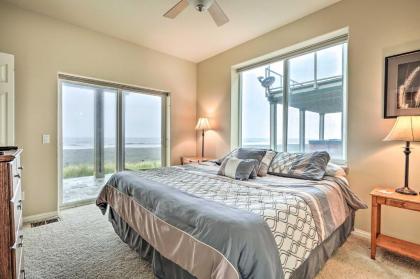 Pet-Free Oceanfront Home with Hot Tub and Beach Access - image 13