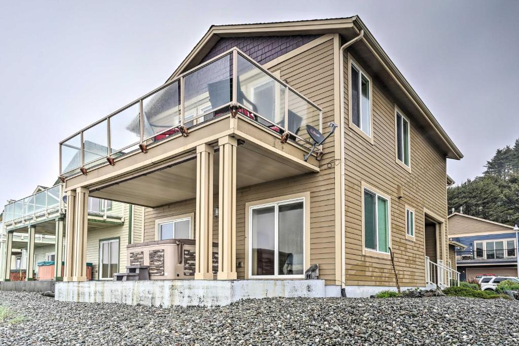 Pet-Free Oceanfront Home with Hot Tub and Beach Access - image 2