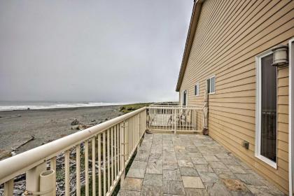 Waterfront Escape with Hot Tub and Beach Access!