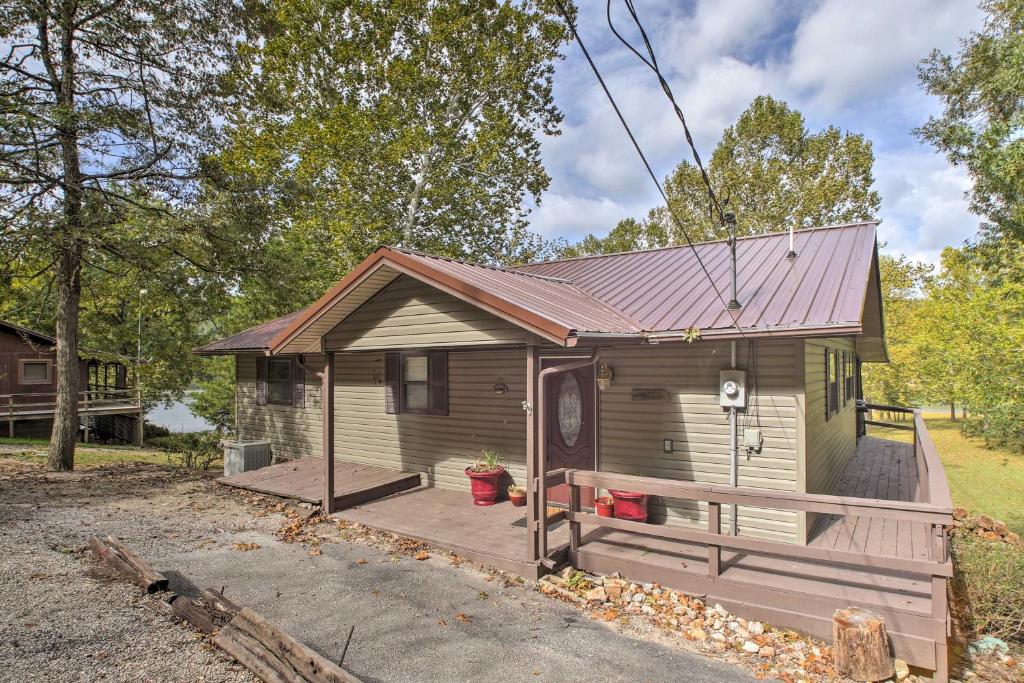 Lakefront Table Rock Home - 2 Porches and Kayaks - image 6