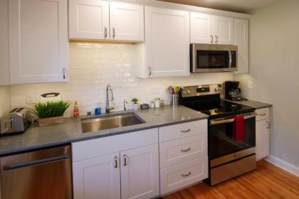 Remodeled Apt - 8 Mi to Downtown Minneapolis! - image 10