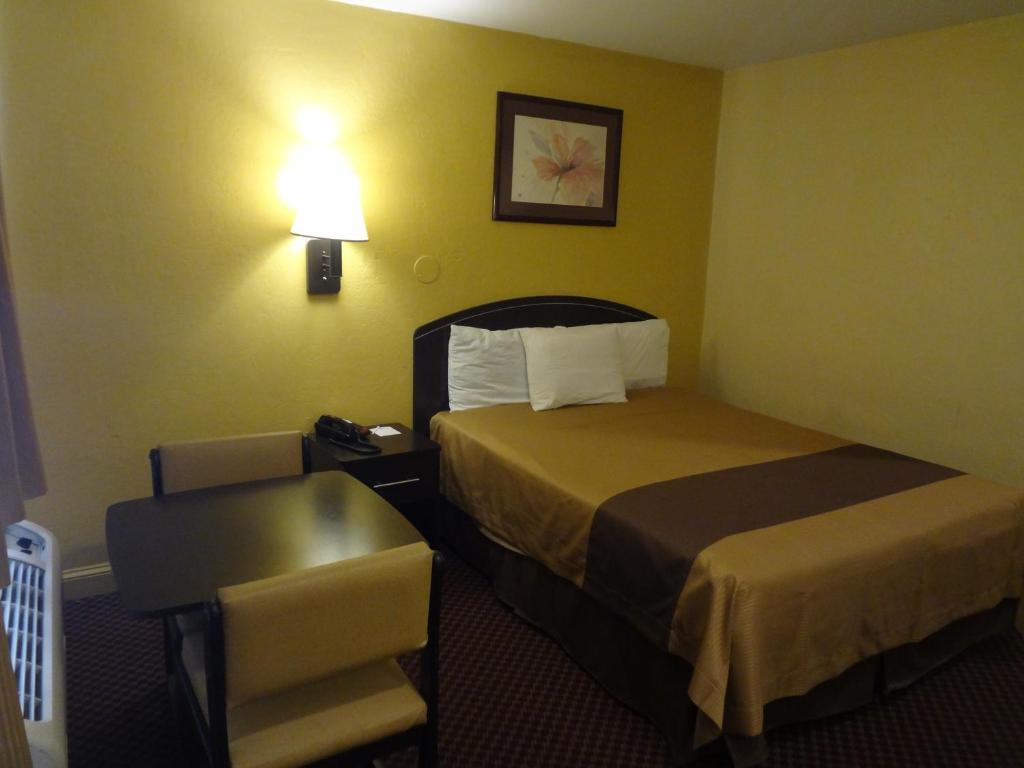 Americas Best Value Inn - Goldsboro - image 4