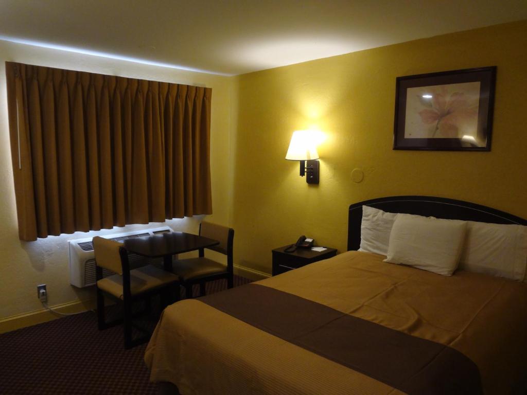 Americas Best Value Inn - Goldsboro - image 7