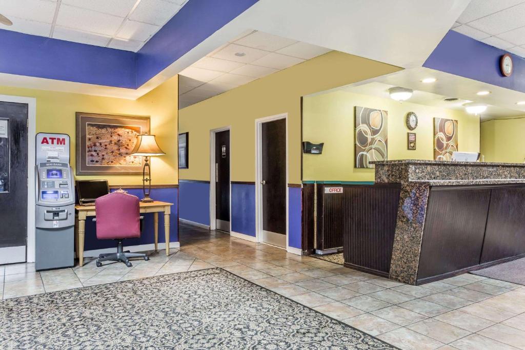 Days Inn by Wyndham Goldsboro - image 3