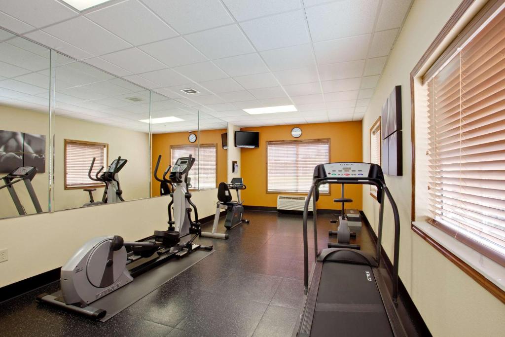 Country Inn & Suites by Radisson Goldsboro NC - image 3