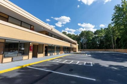 Super 8 by Wyndham Goldsboro - image 2