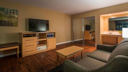 Best Western Plus South Coast Inn - image 15