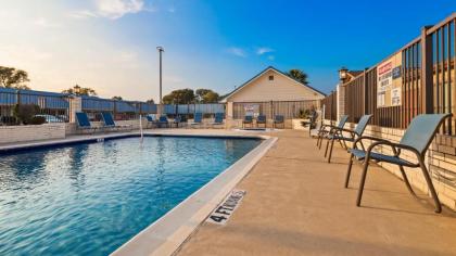 Best Western Regency Inn & Suites - image 3