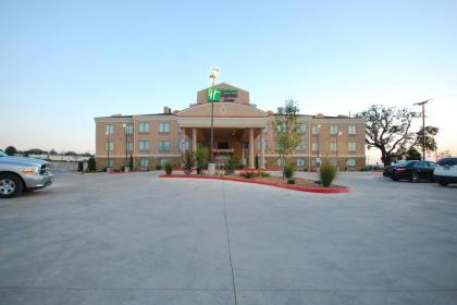 Holiday Inn Express & Suites Gonzales